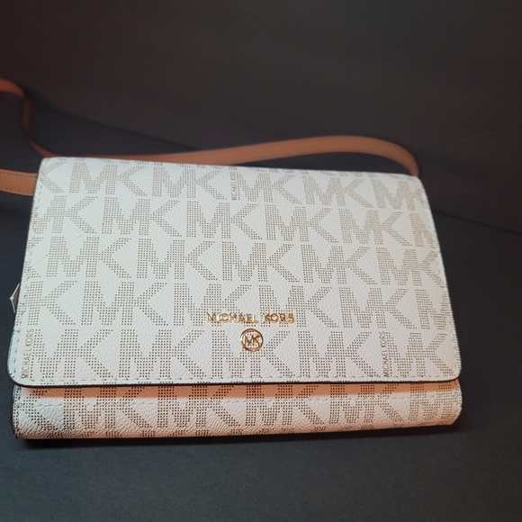 Michael Kors Handbags - Michael Kors Crossbody